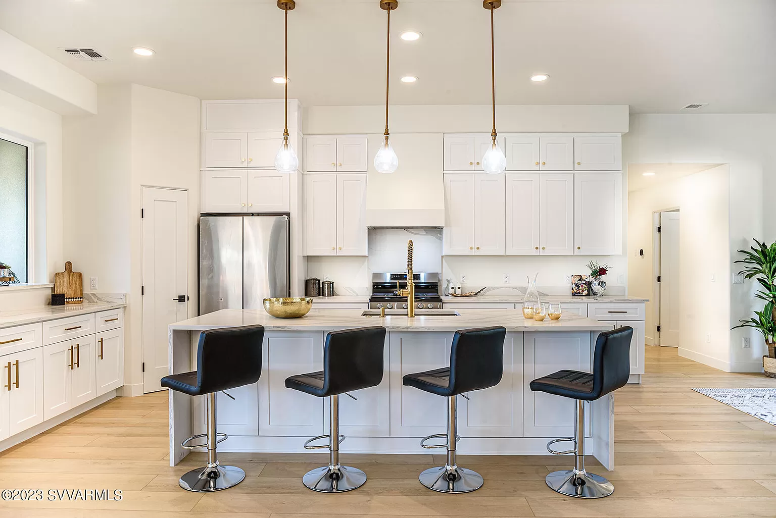 Uptown White Cabinets 4
